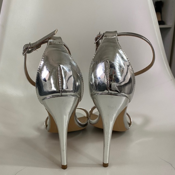 SPURR Silver Heels - Picture 2 of 3